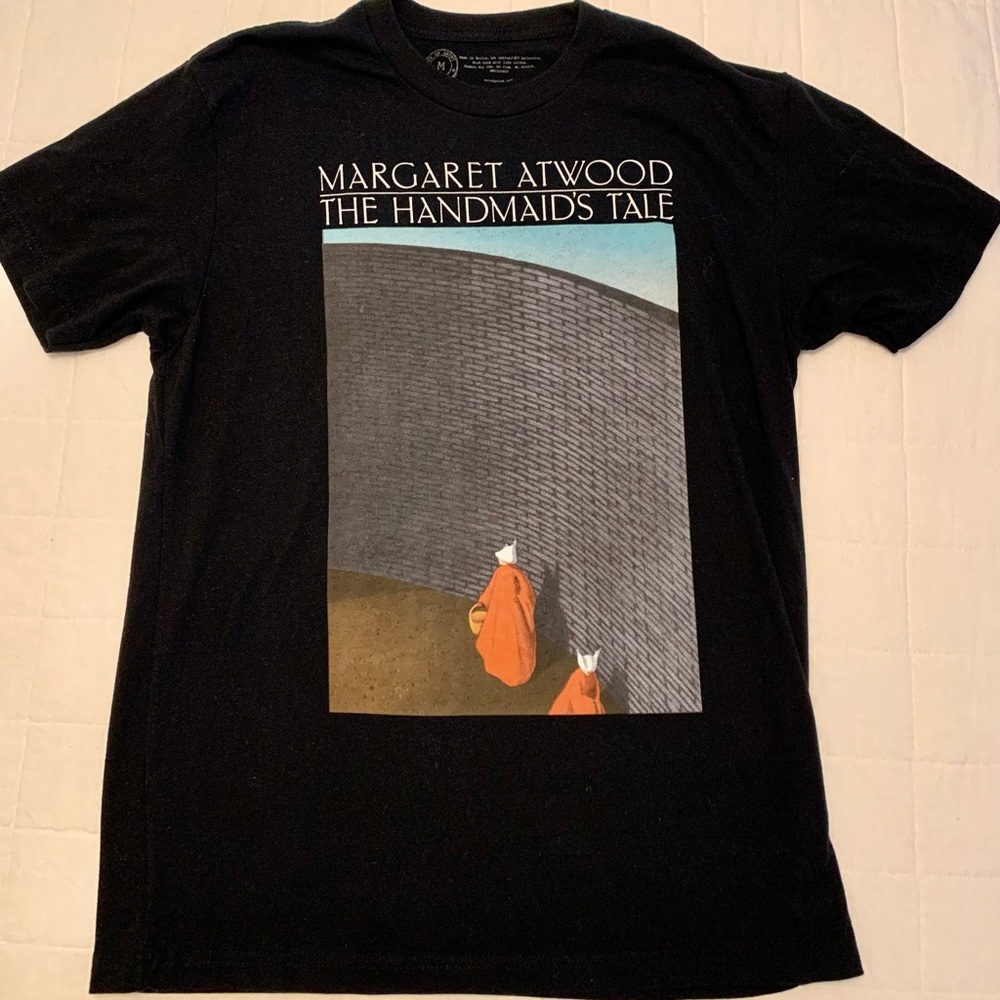 Margaret Atwood “The Hand Maids Tale Tee unisex M